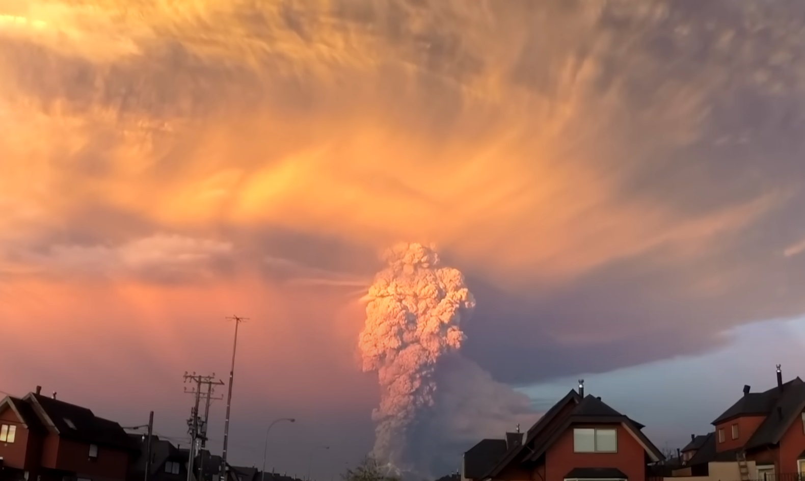 Mesmerizing Volcanic Eruptions Caught On Video