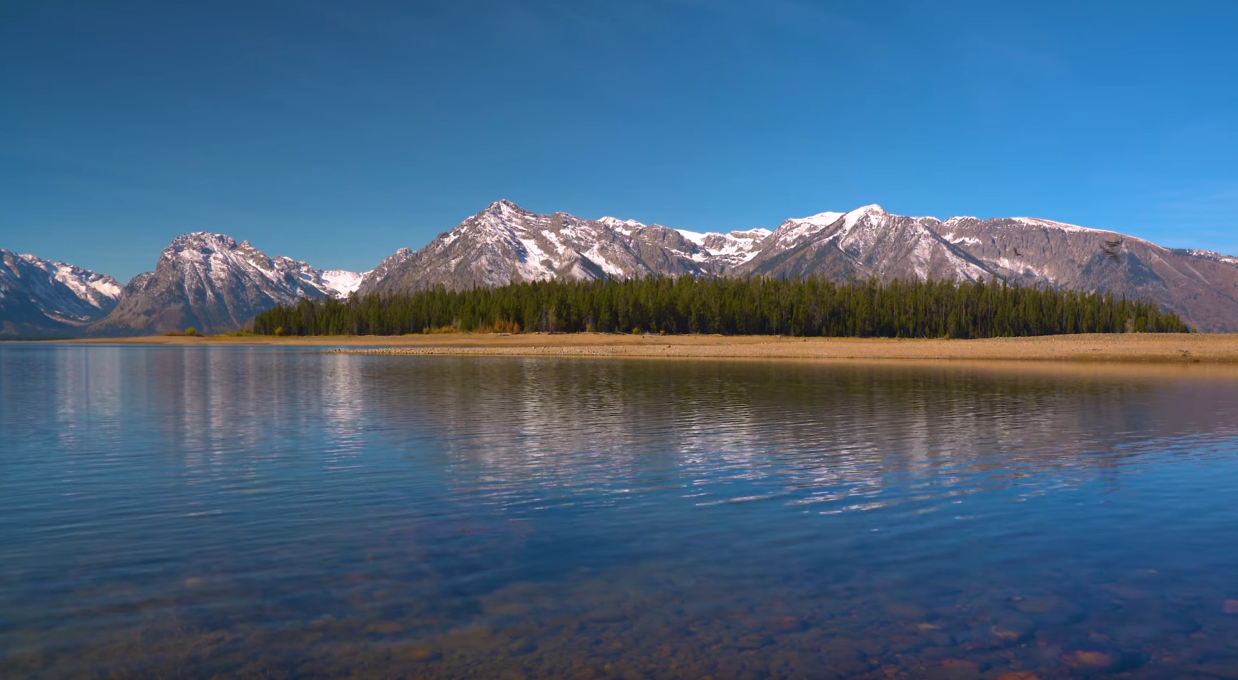 Peaceful Lake And Mountains Scenery